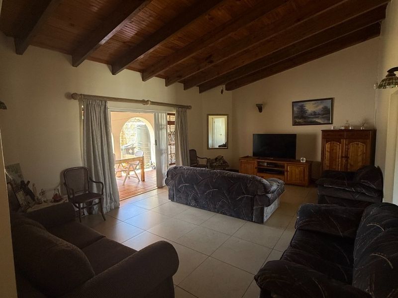 Modern Family Living with Investment Potential in the Heart of Malabar - Photo 5