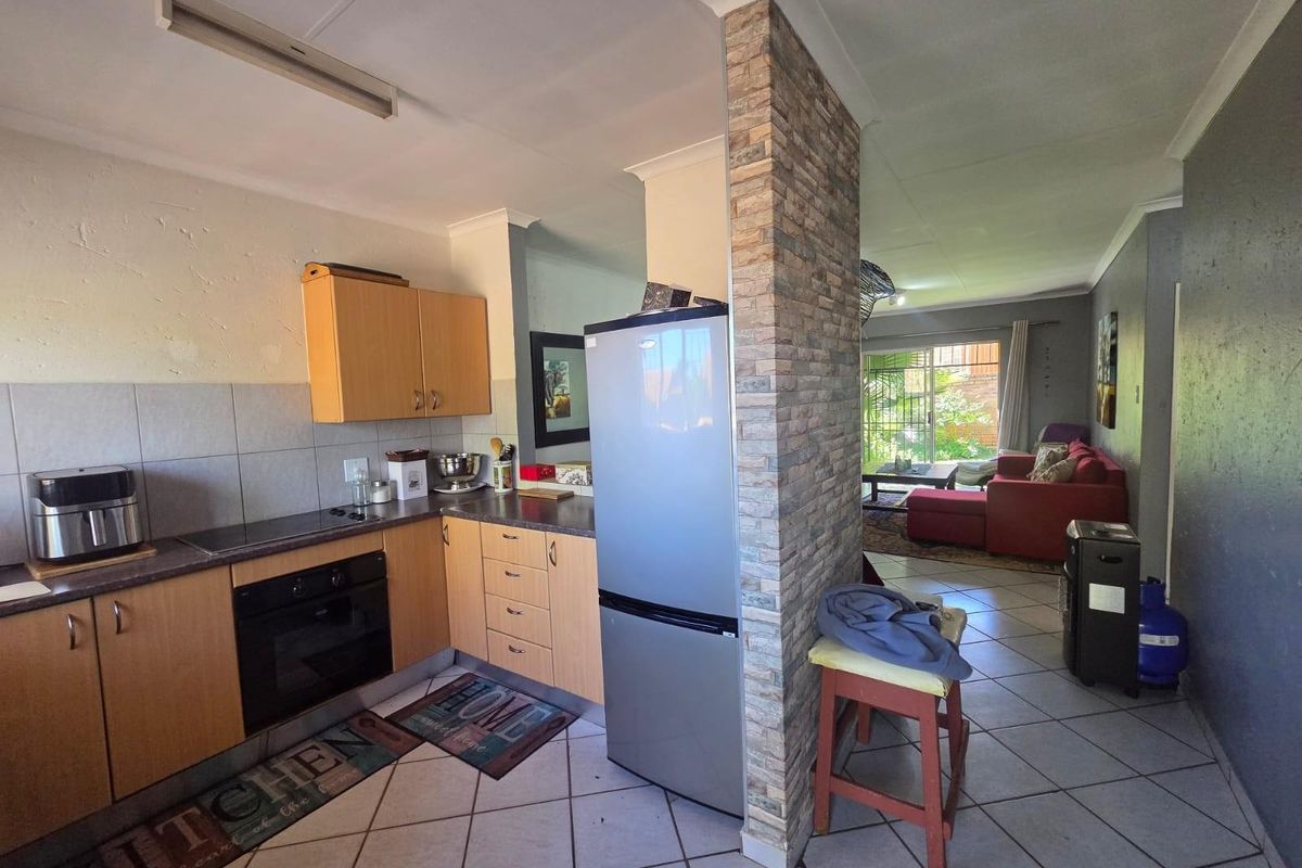 2 Bedroom Townhouse for Sale in Amberfield Glen - Photo 2