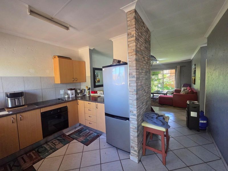 2 Bedroom Townhouse for Sale in Amberfield Glen - Photo 2