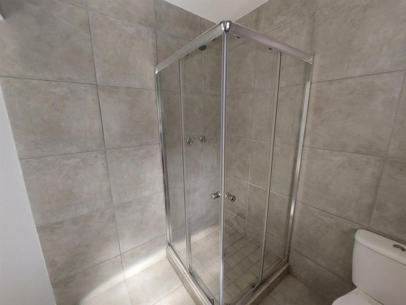1 bed 1 bath Apartment To Rent in upmarket Chase Valley - Photo 7
