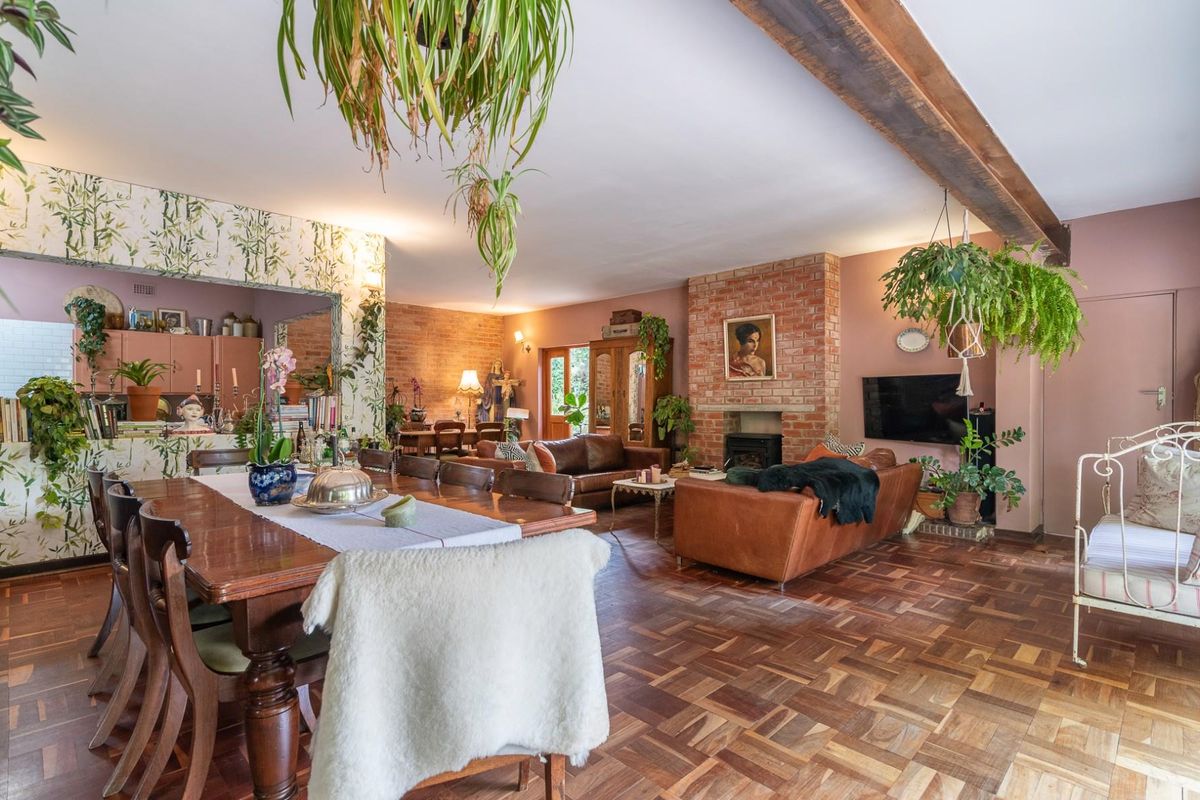 Four Bedroom Family Home in Hurlingham with Five Income Generating Guest Suites - Photo 4