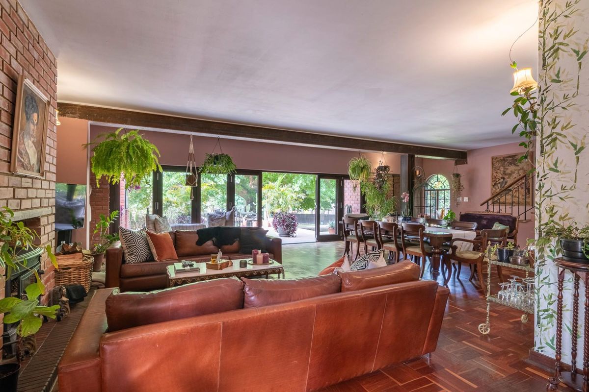 Four Bedroom Family Home in Hurlingham with Five Income Generating Guest Suites - Photo 5