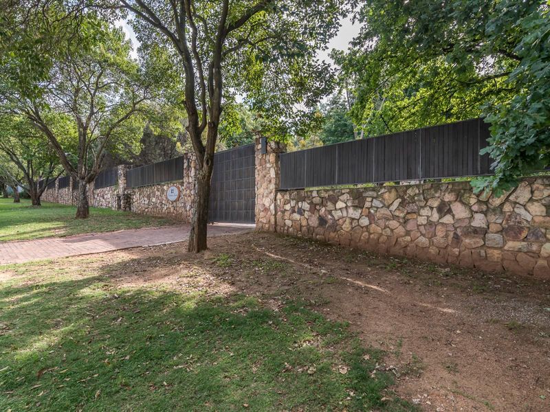 Four Bedroom Family Home in Hurlingham with Five Income Generating Guest Suites - Photo 10
