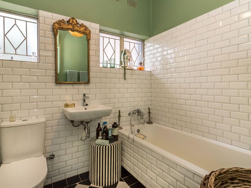 Four Bedroom Family Home in Hurlingham with Five Income Generating Guest Suites - Photo 9