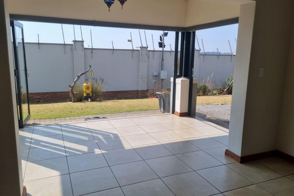 2 Bedrooms 2 Bathrooms House in an Amazing over 50s Estate - Photo 3