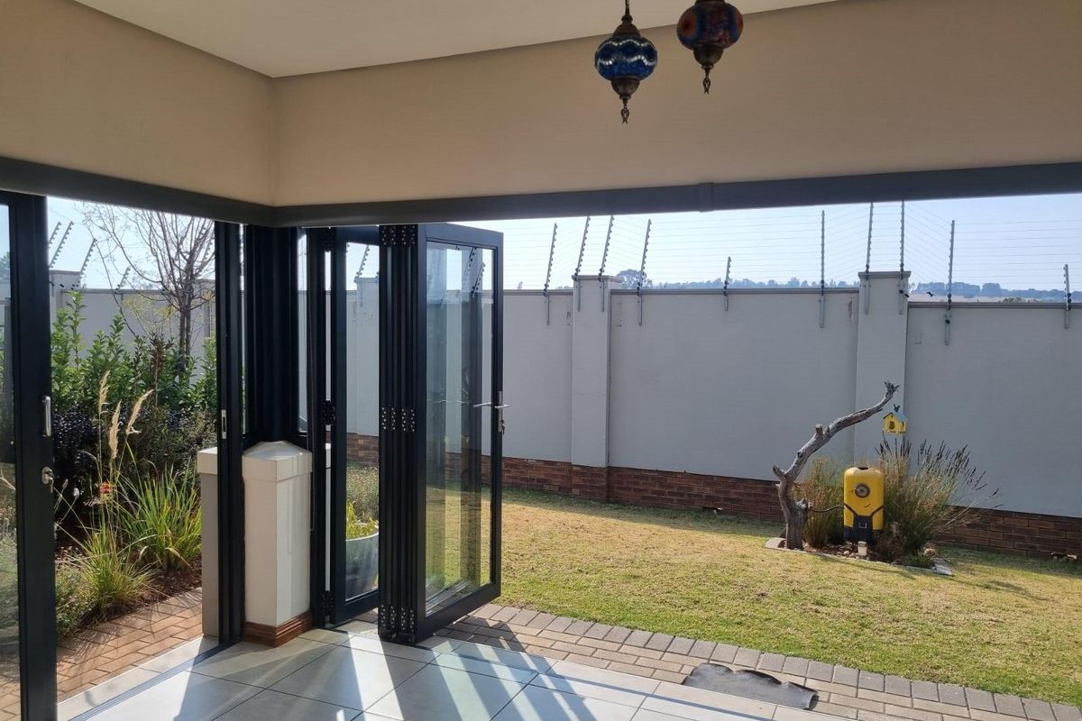 2 Bedrooms 2 Bathrooms House in an Amazing over 50s Estate - Photo 2