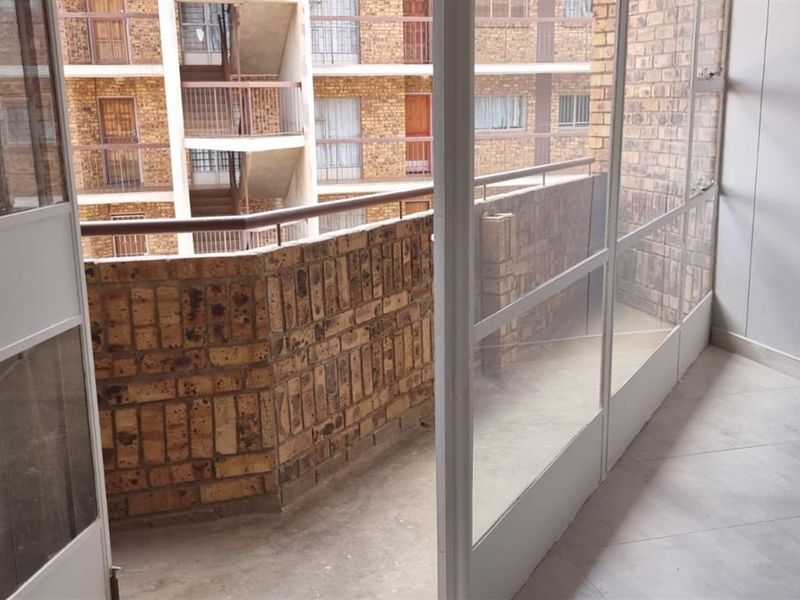 MORDERN 2 BEDROOM APARTMENT IN PRETORIA NORTH - Photo 7