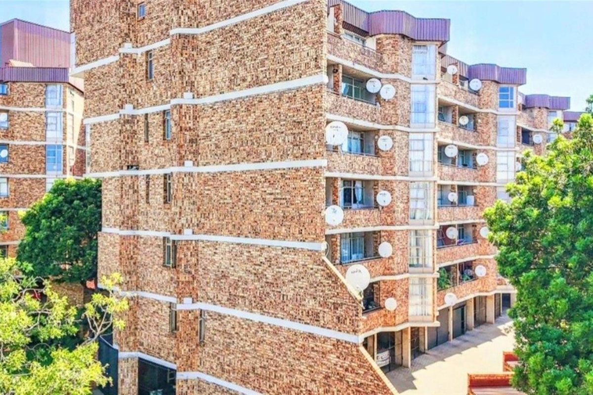 MORDERN 2 BEDROOM APARTMENT IN PRETORIA NORTH - Photo 2