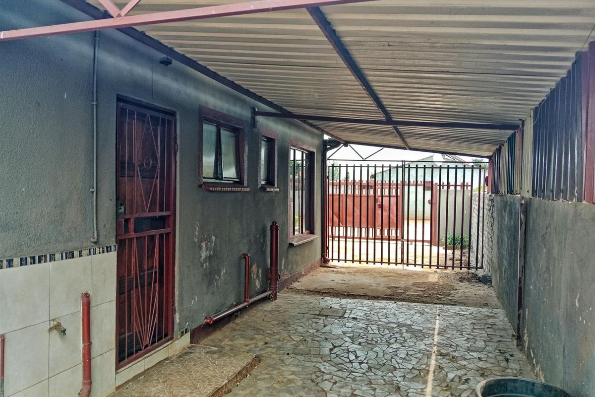House for Sale in Soshanguve A, Soshanguve XX, Affordable Living in a Prime Location - Photo 3