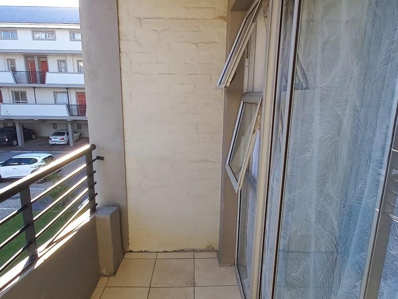 Apartment For Sale in Uitzicht, Kraaifontein - Photo 4