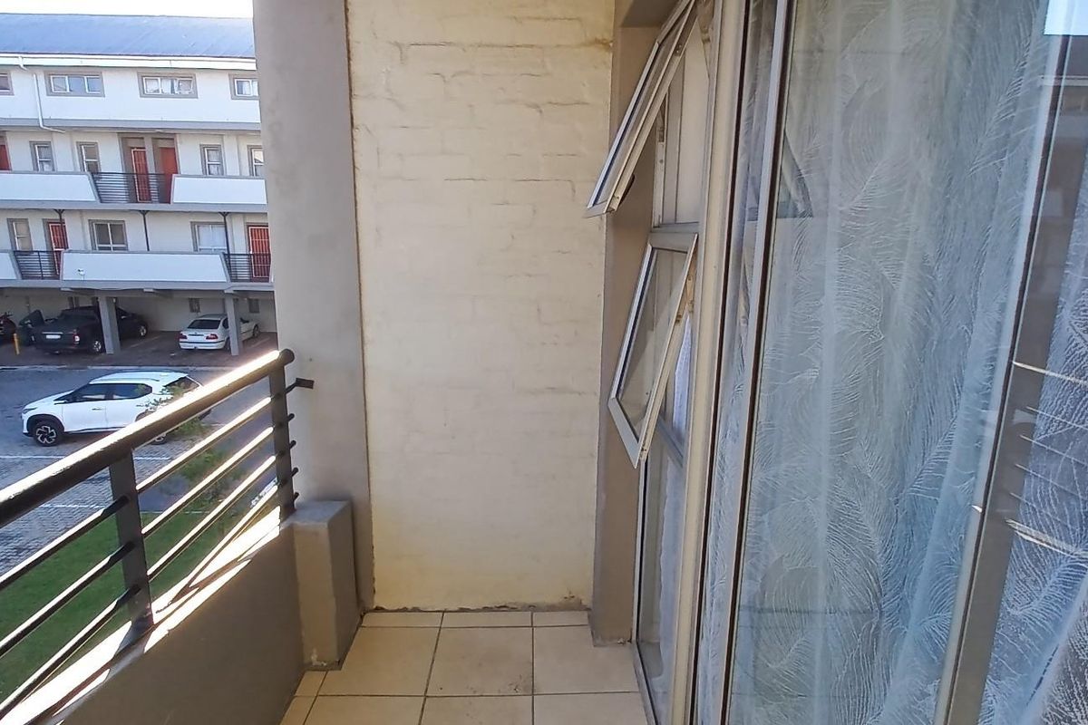 Apartment For Sale in Uitzicht, Kraaifontein - Photo 4