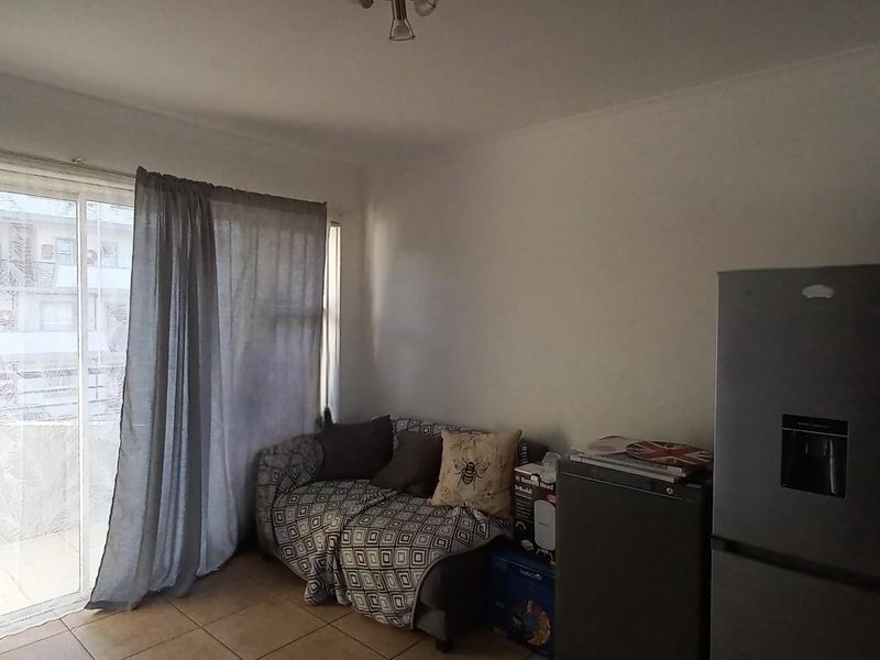 Apartment For Sale in Uitzicht, Kraaifontein - Photo 2