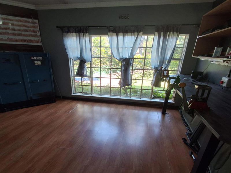 Comfortable Family Living in the Heart of Sunward Park - 3 Bedroom House - Photo 10