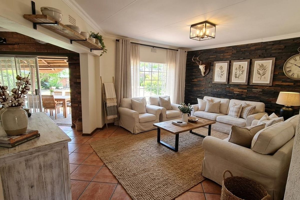 Comfortable Family Living in the Heart of Sunward Park - 3 Bedroom House - Photo 5