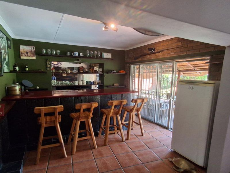 Comfortable Family Living in the Heart of Sunward Park - 3 Bedroom House - Photo 6