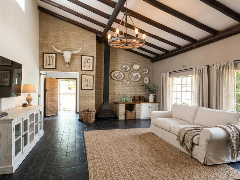 Comfortable Family Living in the Heart of Sunward Park - 3 Bedroom House - Photo 2