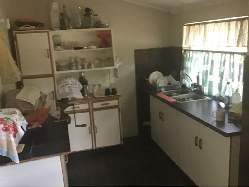 Farm on 43ha with solar power, strong borehole and income potential. - Photo 10