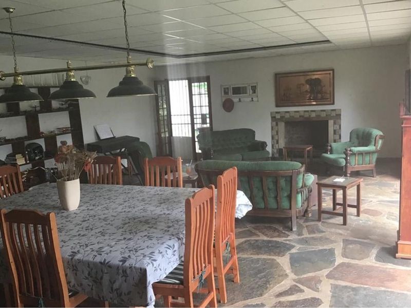Farm on 43ha with solar power, strong borehole and income potential. - Photo 4
