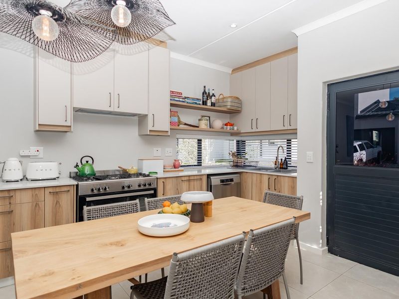 Modern 3-Bedroom Duplex in Secure Vierlanden Complex - Photo 2