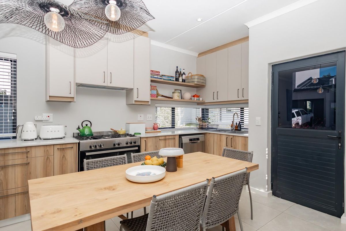 Modern 3-Bedroom Duplex in Secure Vierlanden Complex - Photo 2