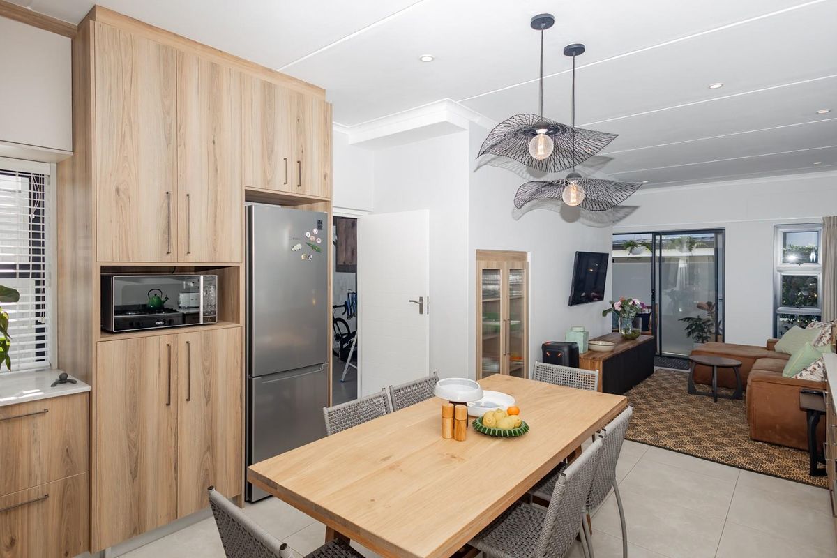 Modern 3-Bedroom Duplex in Secure Vierlanden Complex - Photo 5