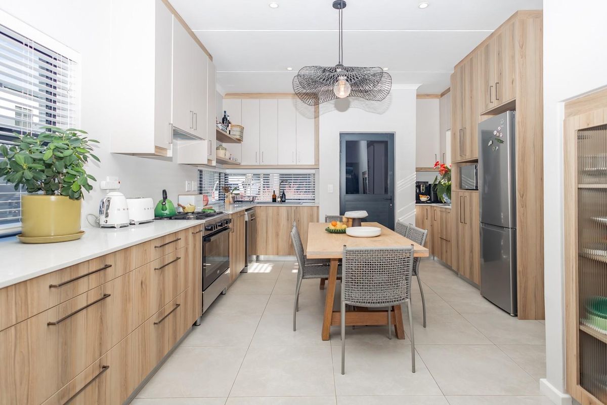 Modern 3-Bedroom Duplex in Secure Vierlanden Complex - Photo 3