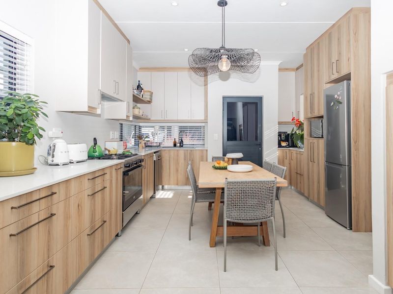 Modern 3-Bedroom Duplex in Secure Vierlanden Complex - Photo 3