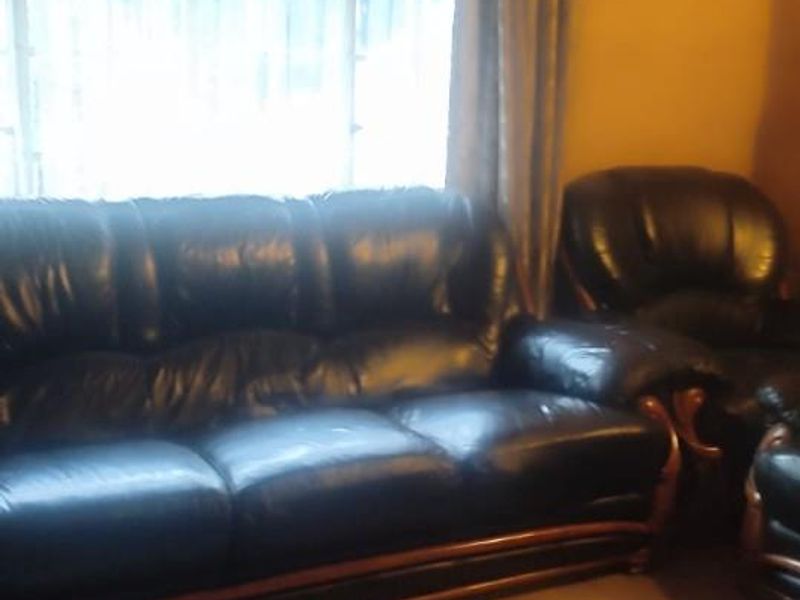 2Bedroom House To Rent in Buccleuch, Sandton - Photo 3