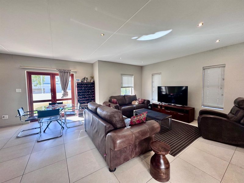 Townhouse To Rent in Graanendal, Durbanville - Photo 8