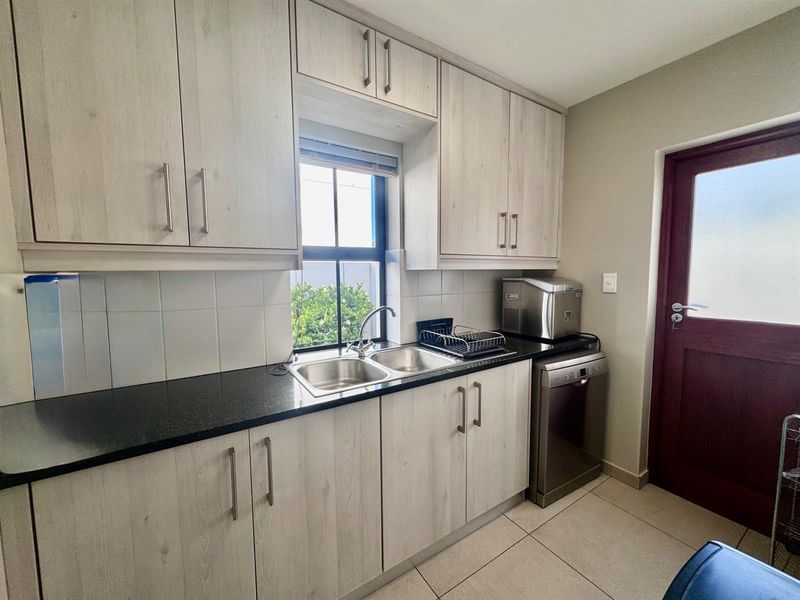 Townhouse To Rent in Graanendal, Durbanville - Photo 5