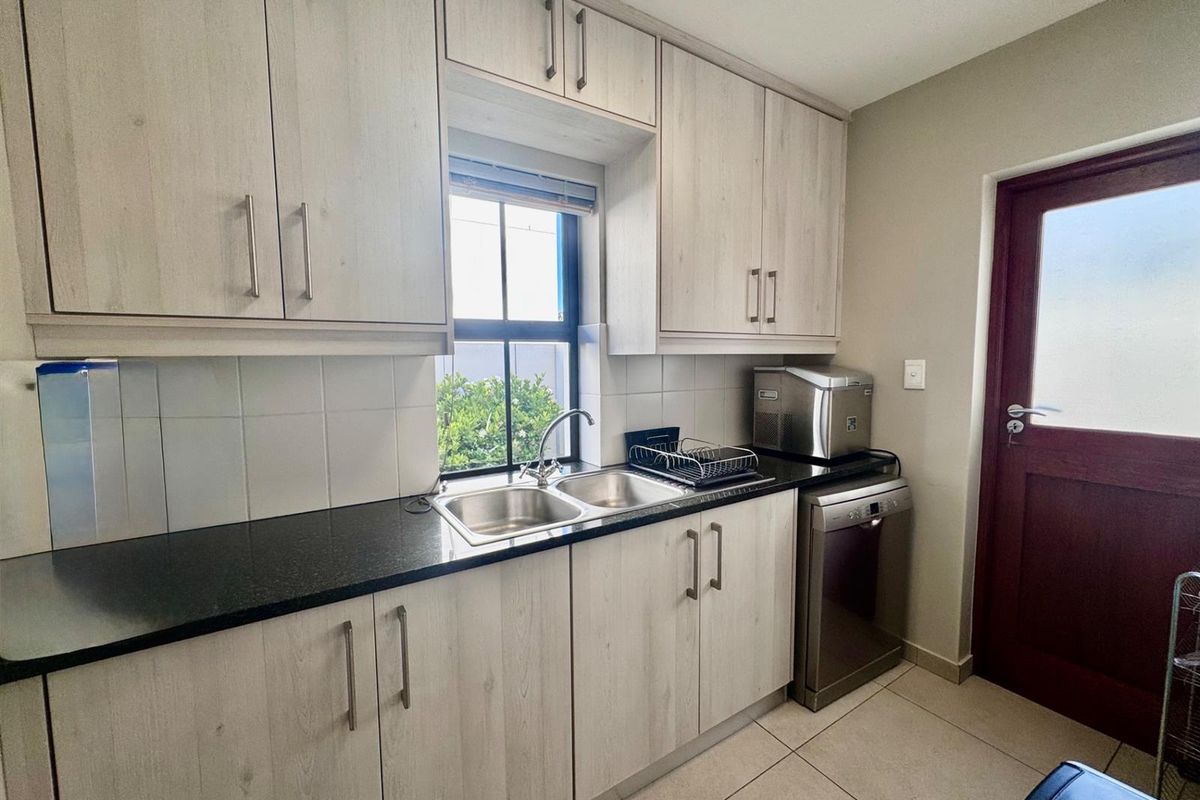 Townhouse To Rent in Graanendal, Durbanville - Photo 5