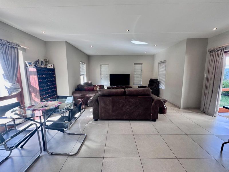 Townhouse To Rent in Graanendal, Durbanville - Photo 10