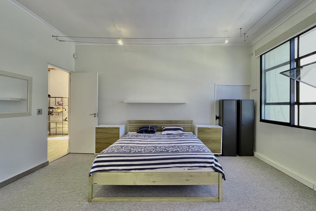 260m2  - Office Space situated in CBD Core - Photo 2