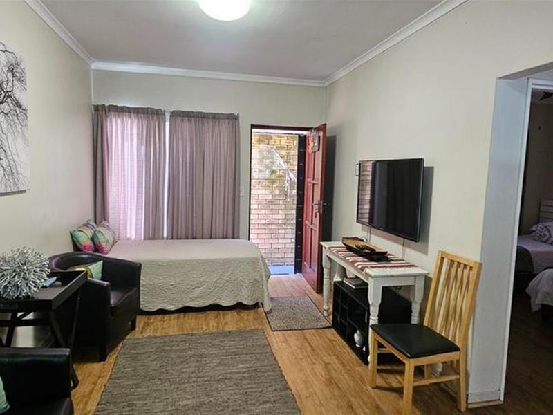 2 Bedroom Apartment to rent - Protea Heights - Photo 6
