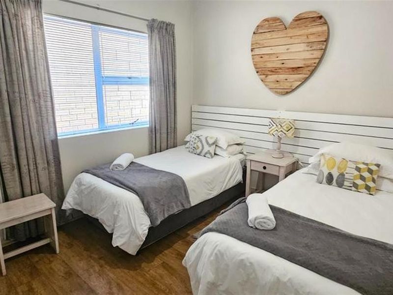 2 Bedroom Apartment to rent - Protea Heights - Photo 9