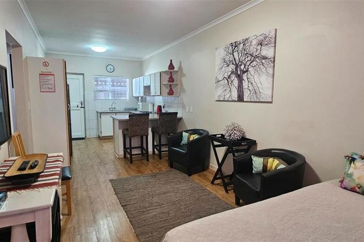 2 Bedroom Apartment to rent - Protea Heights - Photo 5