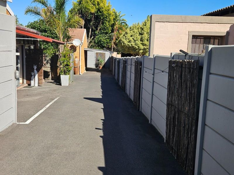 2 Bedroom Apartment to rent - Protea Heights - Photo 2