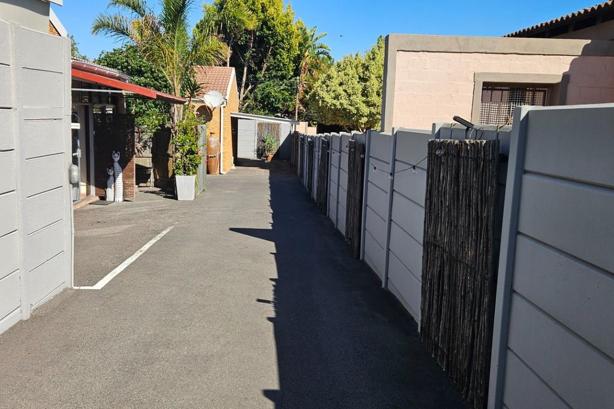 2 Bedroom Apartment to rent - Protea Heights - Photo 2