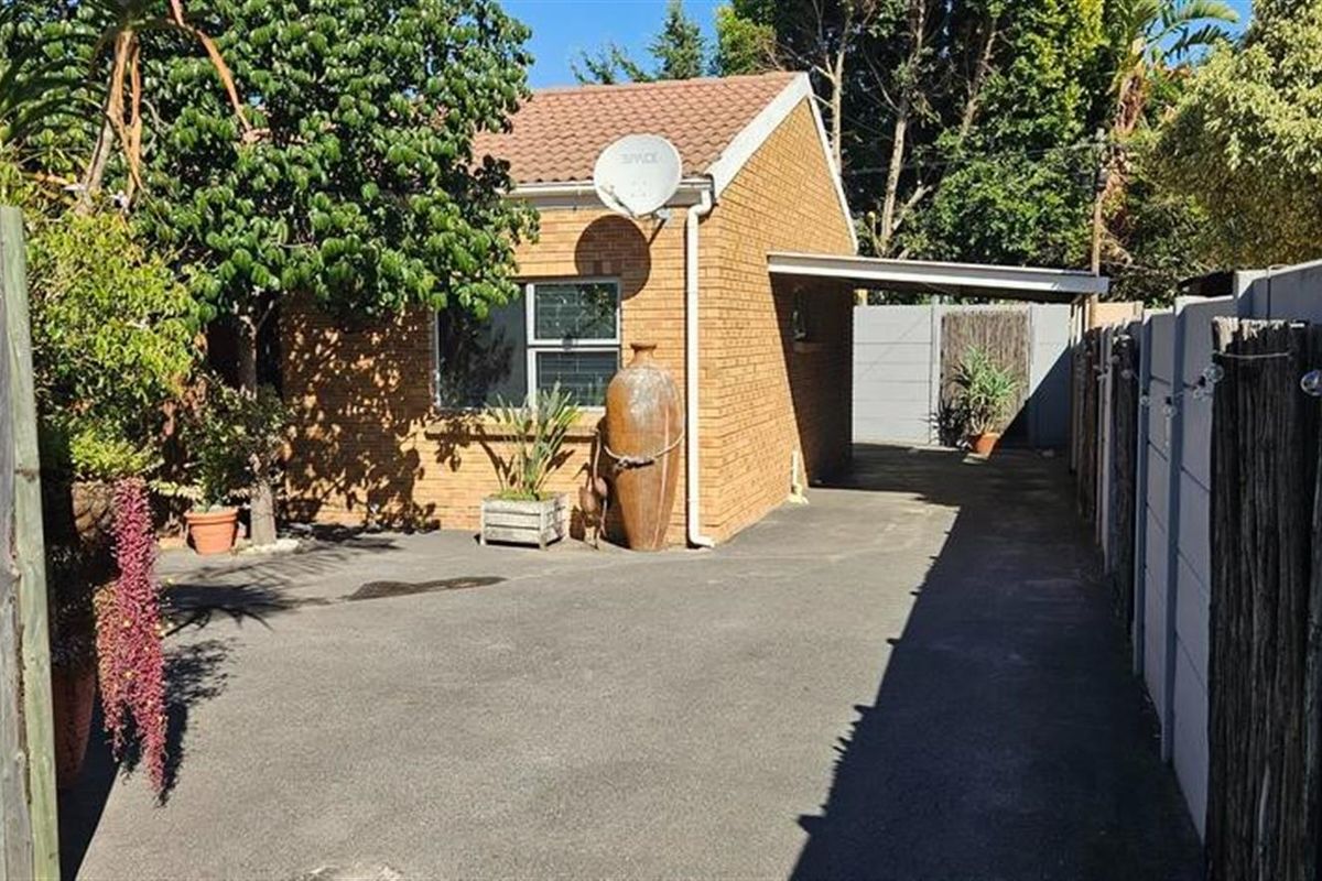 2 Bedroom Apartment to rent - Protea Heights - Photo 3