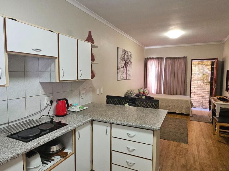 2 Bedroom Apartment to rent - Protea Heights - Photo 4