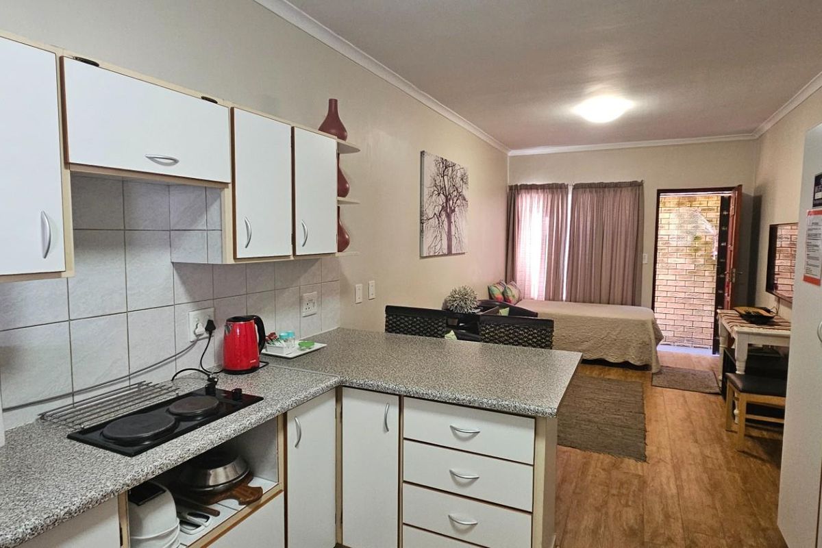 2 Bedroom Apartment to rent - Protea Heights - Photo 4