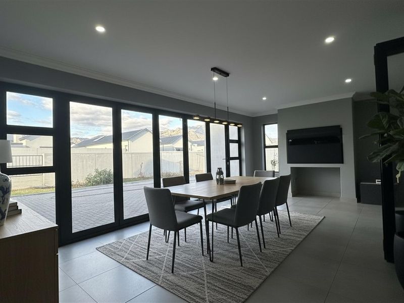 House For Sale in Paarl South, Paarl - Photo 2