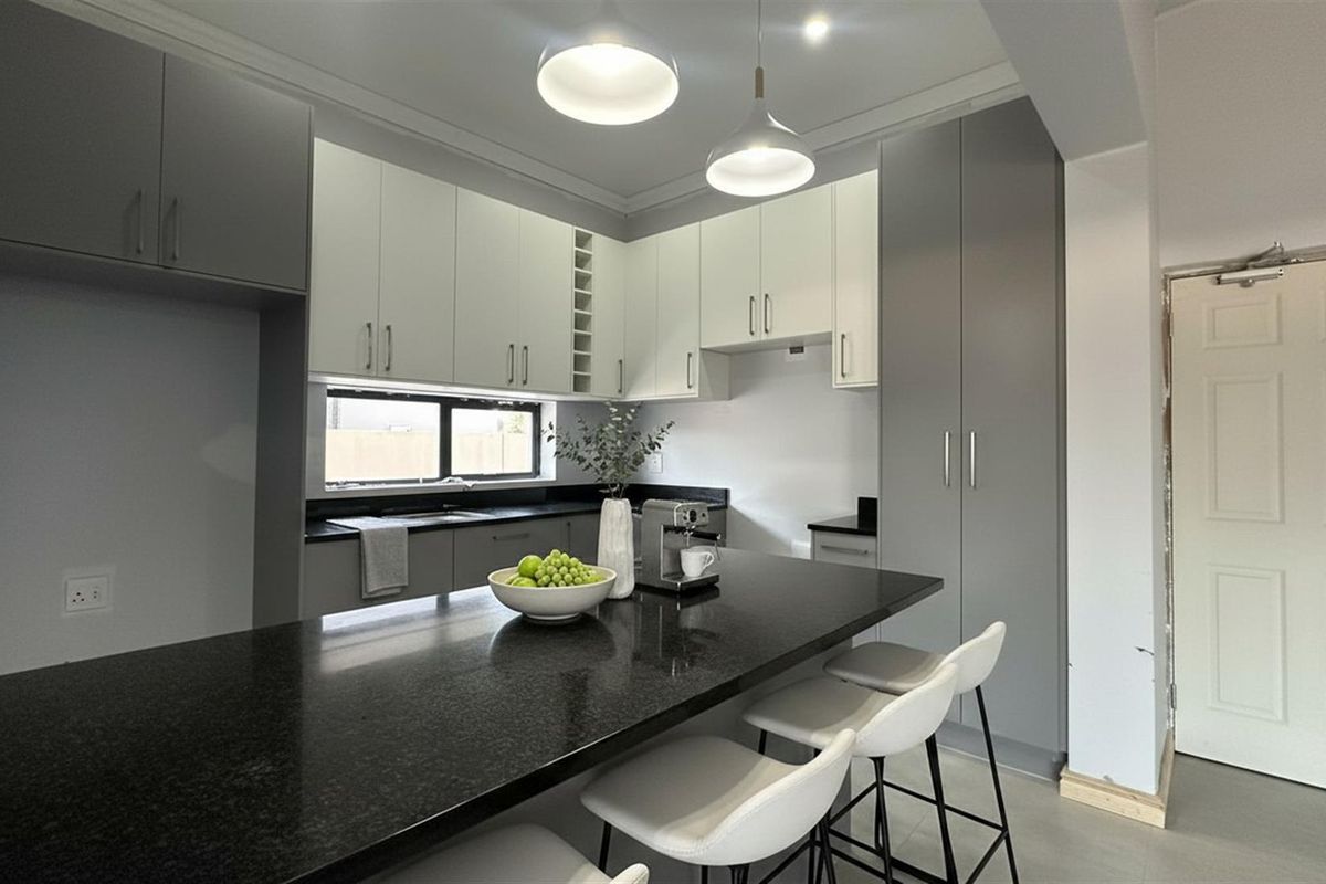 House For Sale in Paarl South, Paarl - Photo 5