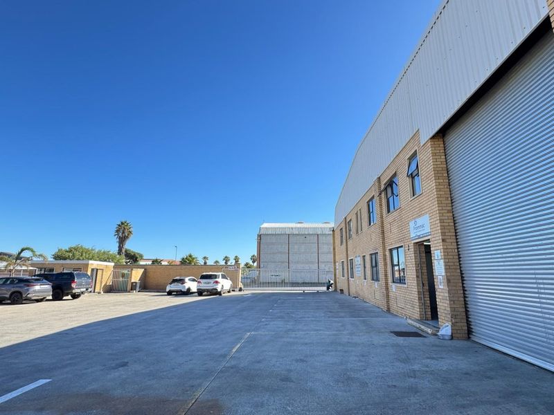 1,040m2 Warehouse To Let | Kyalami Plaza , Killarney Gardens | Unit 1 | Available 1 October 2026 - Photo 4
