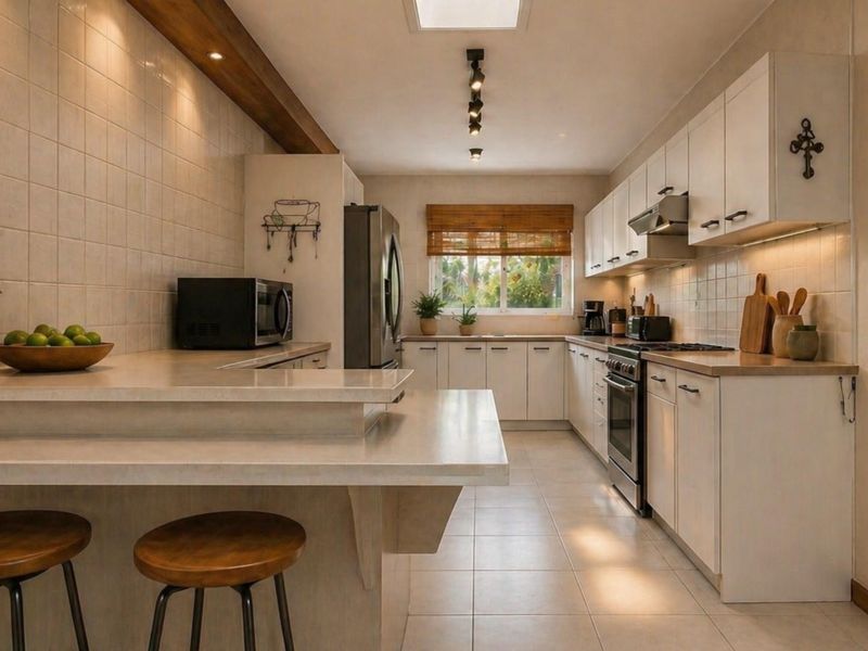 5 Bedroom Family Home with Pool and 2 Bedroom Cottage in Bassonia - Photo 3