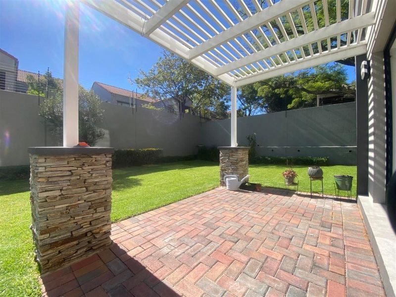 3-Bedroom 2-Bathroom 2-Car Park Ground Floor Apartment Available Now For Rent in Bryanston - Photo 2