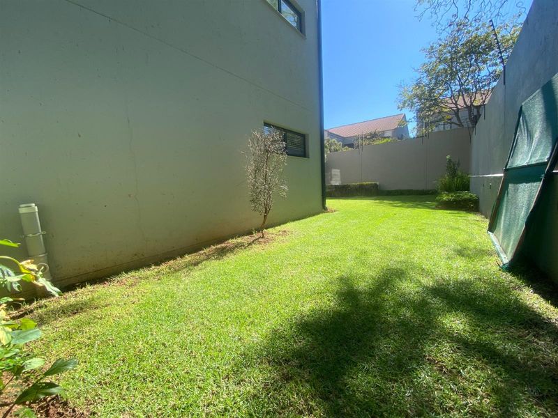 3-Bedroom 2-Bathroom 2-Car Park Ground Floor Apartment Available Now For Rent in Bryanston - Photo 8