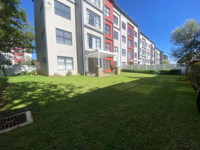 3-Bedroom 2-Bathroom 2-Car Park Ground Floor Apartment Available Now For Rent in Bryanston - Photo 7