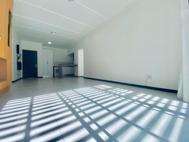 3-Bedroom 2-Bathroom 2-Car Park Ground Floor Apartment Available Now For Rent in Bryanston - Photo 10