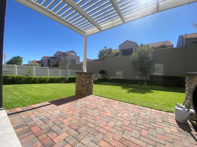 3-Bedroom 2-Bathroom 2-Car Park Ground Floor Apartment Available Now For Rent in Bryanston - Photo 5